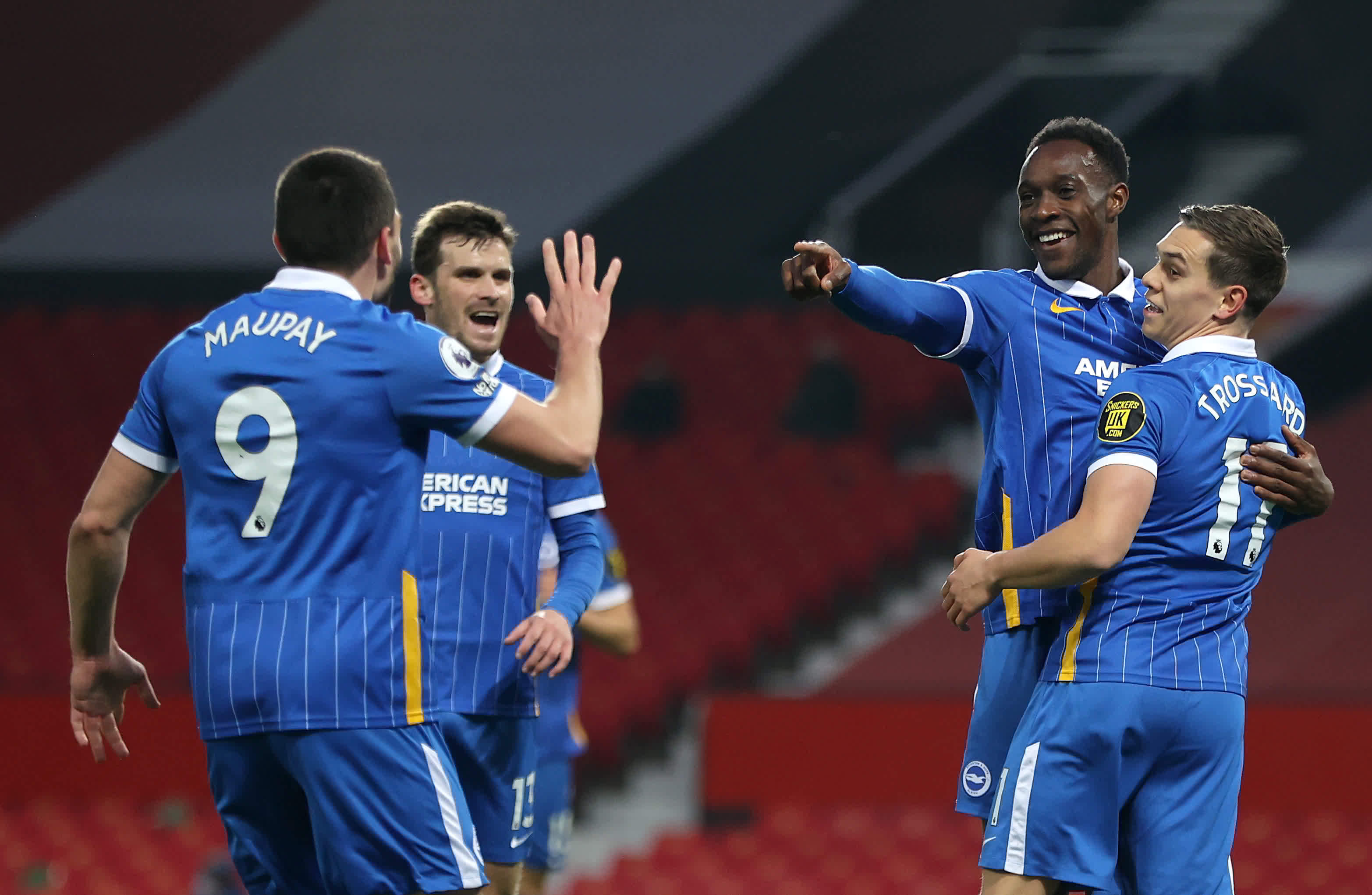 部对他充满 部对他充满